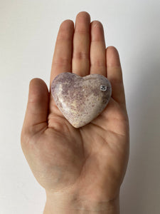 <transcy>Coeur de lépidolite</transcy>